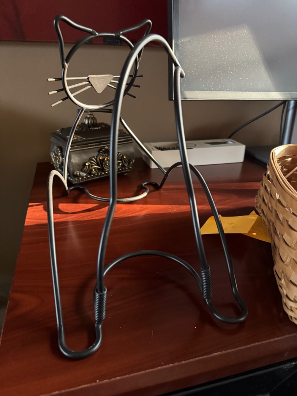 Longaberger Cat-Shaped Black Metal and Brown Wicker Basket - Picture 11 of 13